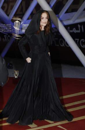 Isabelle Huppert est radieuse dans une longue robe à capuche lors de la 19ème édition du Festival de Marrakech, le 14 novembre 2022