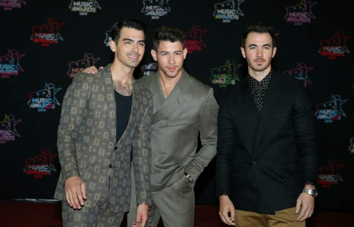 Les Jonas Brothers affolent le public lors des 21ème édition des NRJ Music Awards à Cannes, le 20 novembre 2021