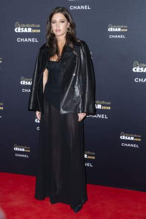 Adèle Exarchopoulos, devenue brune, craque pour une longue robe semi-transparente signée Dior à Paris, le 13 janvier 2020 