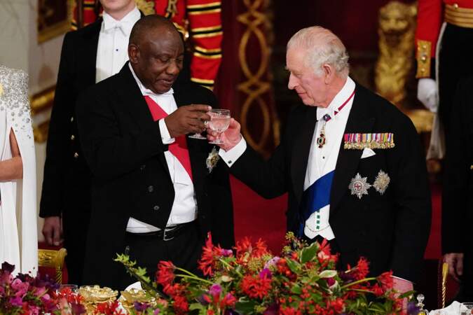 Entente cordiale entre le roi Charles III et Cyril Ramaphosa, président de l'Afrique du Sud lors du banquet d'Etat.
