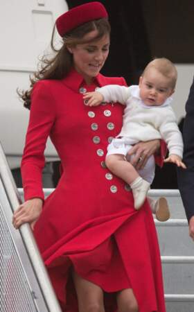 Kate Middleton avec son fils George en visite à Wellington en Nouvelle-Zélande le 7 avril 2014. 