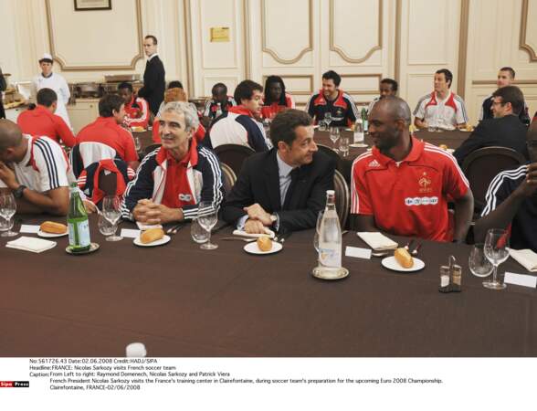 Nicolas Sarkozy rend visite à l'équipe de France à Clairefontaine, juste avant l'Euro 2008