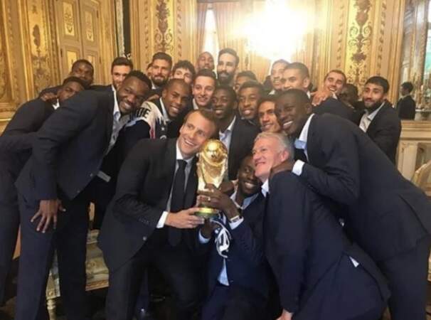Les champions du monde avec Emmanuel Macron