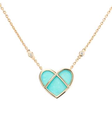 Collier L'Attrape-Cœur en or jaune serti d'un cœur en turquoise sur chaîne ornée de 2 diamants, 
Maison Poiray, 1 500€