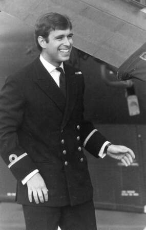 Le prince Andrew, âgé de 22 ans, dans son uniforme à bord du HMS Invincible en septembre 1982.