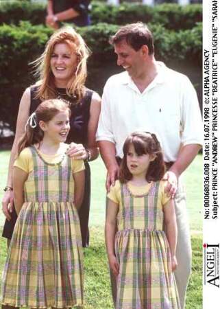 Le prince Andrew en famille avec ses filles.