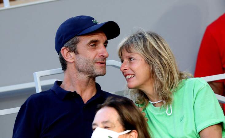 Karin Viard et Manuel Herrero dans les tribunes de Roland Garros à Paris, le 11 juin 2021.
