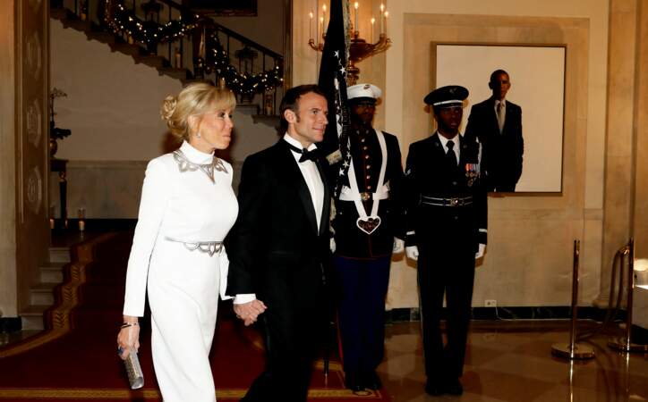 Le président Joe Biden, sa femme Jill, le président Emmanuel Macron et la première dame Brigitte Macron lors de leur arrivée au dîner d'état à la Maison Blanche offert par le président des Etats-Unis à l'occasion de la visite d'état du président français et de la première dame le 1er décembre 2022