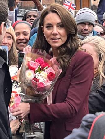Kate Middleton est accueillie avec des roses au centre Roca à Chelsea, à l'occasion de son voyage officiel aux États-Unis avec le prince William