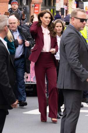 Kate Middleton à la pointe de la mode avec son total look magenta