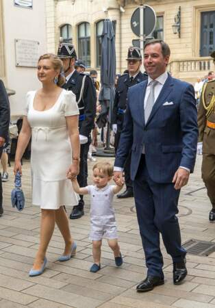 Le prince Guillaume du Luxembourg, son épouse Stéphanie et le prince Charles, à la procession de l'Ocatve, à Luxembourg, le 22 mai 2022.