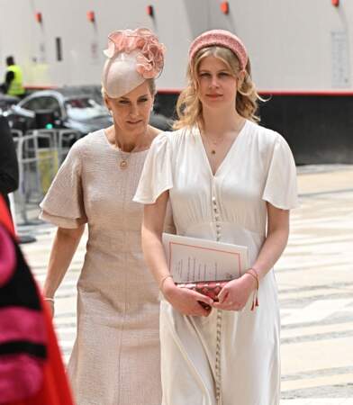 Sophie de Wessex et sa fille Louise Mountbatten-Windsor, à la cathédrale Saint-Paul de Londres, à Londres, le 3 juin 2022.
