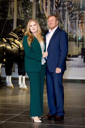 La princesse Catharina-Amalia et le roi Willem-Alexander des Pays-Bas, lors de l'exposition "The Century of Juliana", à la Nouvelle Eglise d'Amsterdam, le 4 novembre 2022.