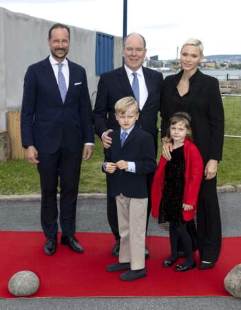 Le prince Haakon de Norvège, le prince Albert de Monaco, la princesse Charlene, le prince Jacques et la princesse Gabriella à Oslo le 22 juin 2022. 