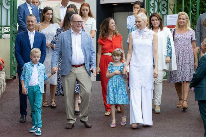 La princesse Charlene de Monaco, le prince Albert de Monaco et leurs enfants lors du traditionnel Pique-nique "U Cavagnetu" des monégasques au parc princesse Antoinette à Monaco le 3 septembre 2022.
