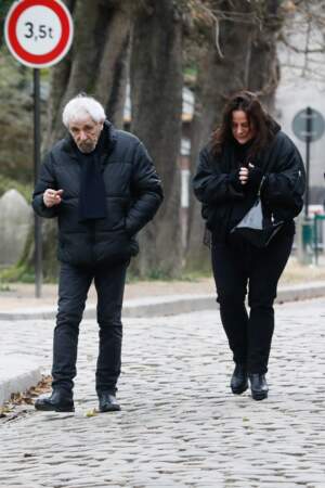 Daniel Angeli et sa fille Charlotte aux obsèques de la comédienne Mylène Demongeot au cimetière du Père Lachaise à Paris, le 10 décembre 2022