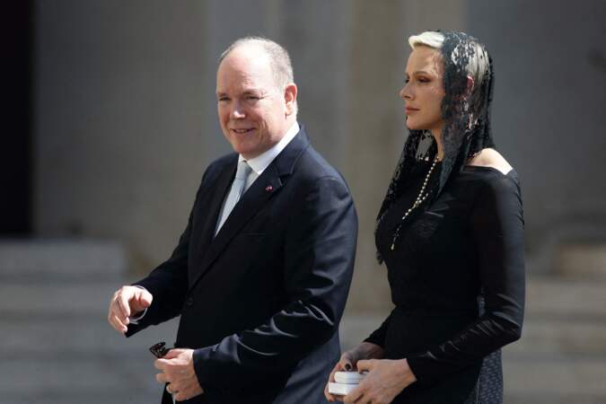 Le prince Albert de Monaco et Charlene de Monaco arrivent au Vatican pour un entretien privé avec le pape François le 20 juillet 2022.