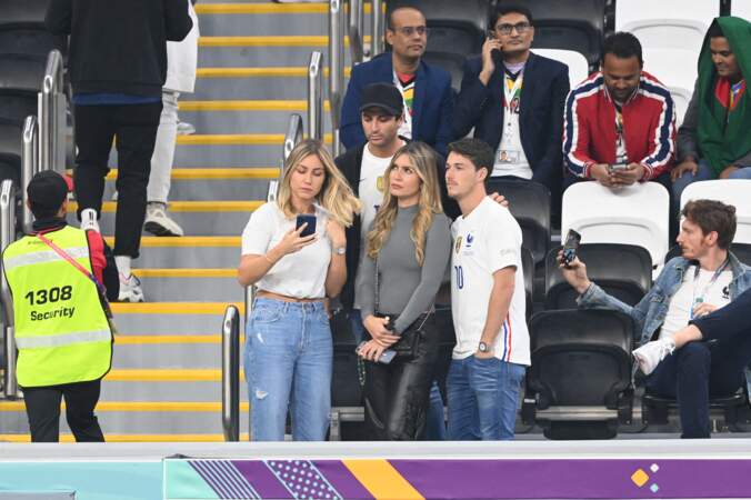 Le fils de Didier Dechamps, Dylan, et sa chérie Mathilde Cappelaere en tribune du match de football de quart de finale opposant la France à l’Angleterre lors de coupe de Monde au stade Al Bayt à Al Khor au Qatar, le 10 décembre 2022