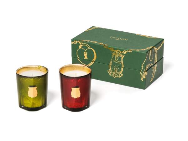 Coffret duo, deux petites bougies parfum Gabriel feu de bois (vert) et parfum Gloria Bois épices (rouge) dorées à la feuille d’or, Trudon, 105€ les 70g l'unité sur trudon.com