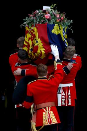 Arrivée du cercueil de la reine Elizabeth II d'Angleterre au château de Windsor