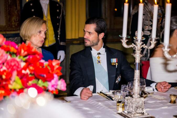 Le prince Carl Philip de Suède très attentif lors du dîner donné à Stockholm le 11 décembre 2022.