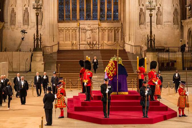 Chrissy Heerey, le dernier visiteur rend hommage le dernier jour de la "queue" à 6h30 autour du cercueil de la reine Elizabeth II à Westminster Hall