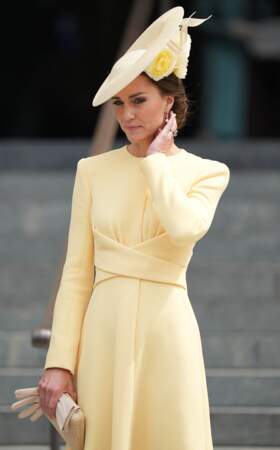 Kate Middleton et son total-look jaune clair à la sortie de la messe du jubilé à Londres, le 3 juin 2022 