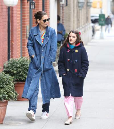 Katie Holmes et sa fille Suri Cruise en gabardine à New York, le 13 mars 2019