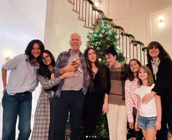 Bruce Willis marqué et affaibli par la maladie sur des photos de famille dévoilées le 13 décembre 2022