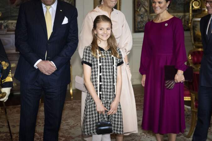 La princesse Estelle de Suède, lors de l'accueil du couple royal des Pays-Bas au palais royal de Stockholm.
