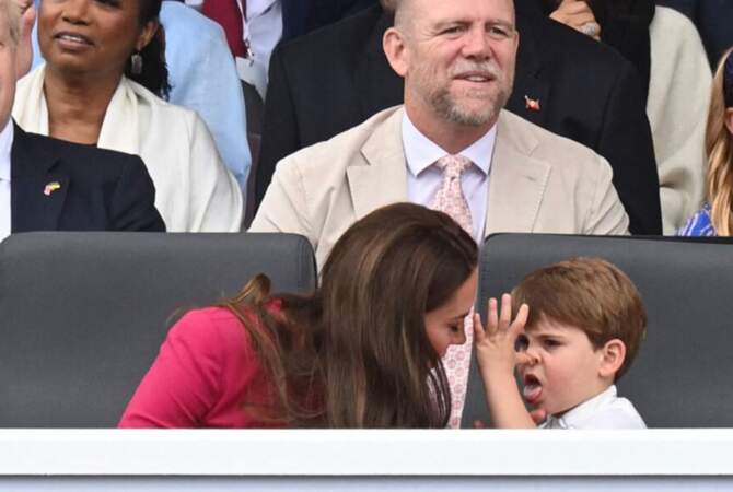 L'étonnante grimace du prince Louis à sa mère Kate Middleton lors de la parade du jubilé, le 5 juin 2022