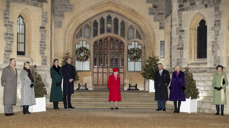 Le 8 décembre 2020 : la famille royale se réunit devant le chateau de Windsor pour remercier les membres de l'Armée du Salut et tous les bénévoles qui apportent leur soutien pendant l'épidémie de Covid-19 et à Noël.