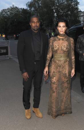 Kanye West et Kim Kardashian en robe translucide au dîner de gala de The Vogue 100 à Londres, le 23 mai 2016