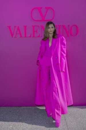 Zendaya, ambassadrice du rose shocking de Valentino ne se lasse pas de ce monochrome Barbie, comme ici  u défilé de mode automne-hiver 2022/2023 "Valentino" lors de la fashion week de Paris, le 6 mars 2022