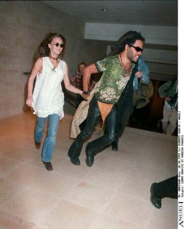Vanessa Paradis et Lenny Kravitz complices lors du défilé Vivienne Westwood, en 1995 à Paris
