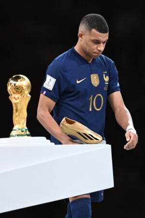 La déception de Kylian Mbappé après la défaite de la France face à l'Argentine lors de la finale de la Coupe du monde au Qatar