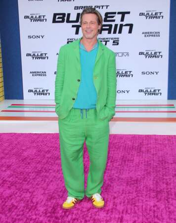Pour la première du film Bullet Train à Los Angeles en août 2022, Brad Pitt a créé la surprise en apparaissant en costume vert vif sur le tapis rose du photocall