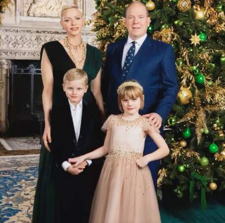 Charlene et Albert de Monaco dévoilent leur carte de vœux en famille, le 24 décembre 2022