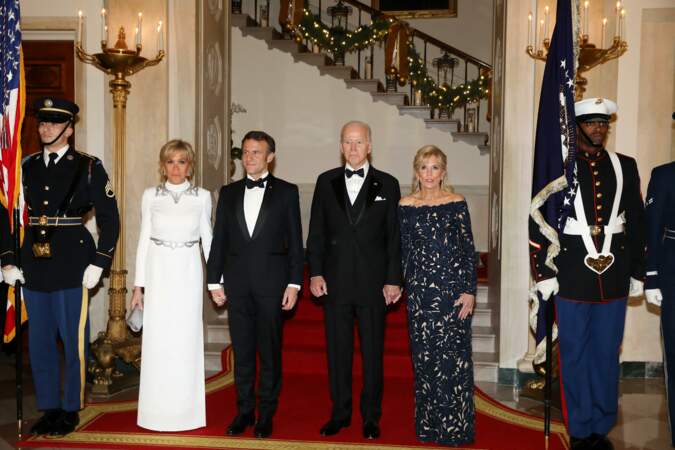 Emmanuel et Brigitte Macron très chics pour un dîner d'État à la Maison Blanche, le 1er décembre 2022