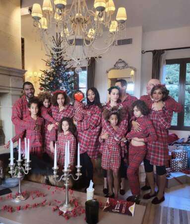 Naomi Campbell et sa famille en pyjama de Noël