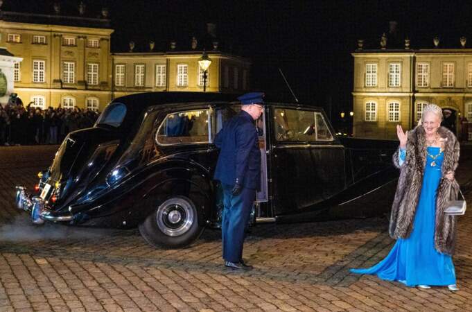 La reine Margrethe II de Danemark portait une tiare au dîner de Nouvel An au palais d'Amalienborg de Copenhague, le 1er janvier 2023