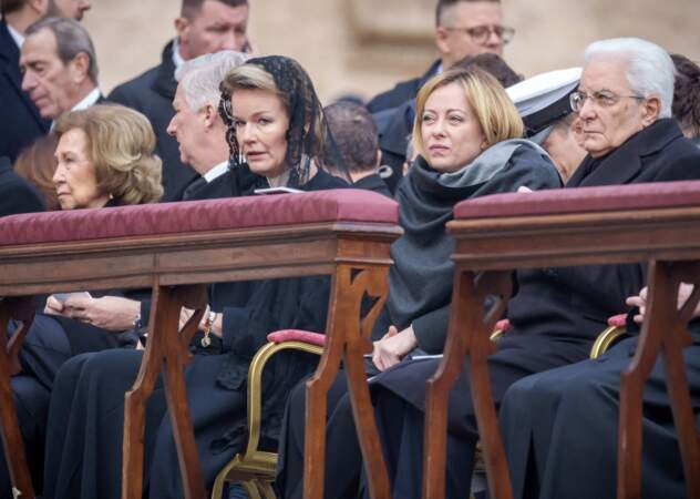 Au Vatican, Philippe de Belgique et Mathilde de Belgique ont assisté aux obsèques de Benoit XVI aux côtés de Giorgia Meloni ce jeudi 5 janvier