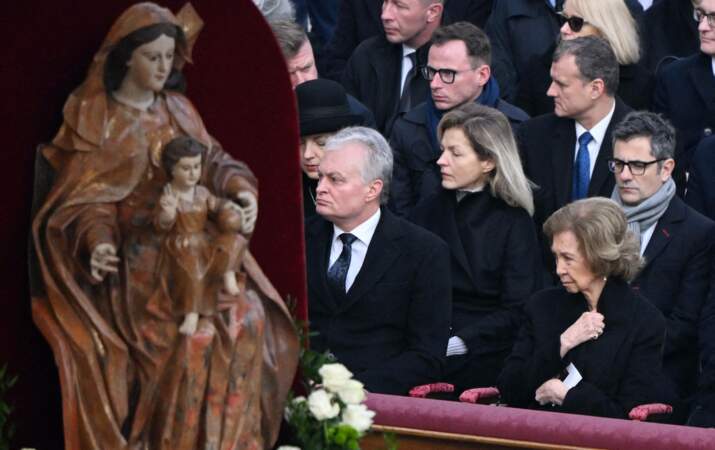 Sofia d'Espagne, Philippe de Belgique et Mathilde de Belgique étaient présents aux obsèques de Benoit XVI, place Saint-Pierre, ce  jeudi 5 janvier