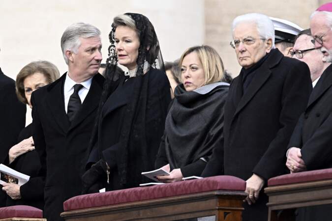 Philippe de Belgique et Mathilde de Belgique ont assisté aux obsèques de Benoit XVI aux côtés de Giorgia Meloni, présidente du Conseil des ministres d'Italie, au Vatican, ce 5 janvier