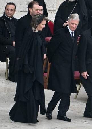 Le roi Philippe de Belgique et la reine Mathilde de Belgique ont assisté aux obsèques du pape Benoit XVI , ce jeudi 5 janvier au Vatican