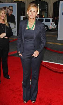 Julia Roberts en costume et bustier à la première du film Larry Crowne à Hollywood