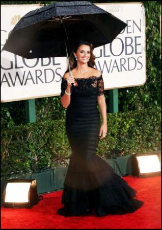 Penelope Cruz et sa robe évasée au Golden Globes 2010. 