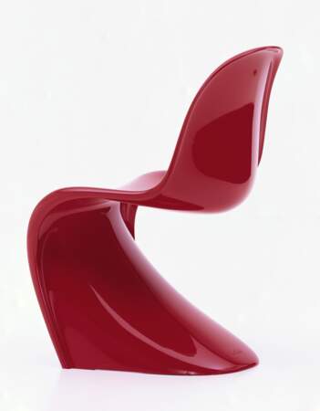 Panton Chair Classic en mousse rigide de polyuréthane, finition laquée brillante (H.830 x Larg.490 x Assise.455 mm), Design Verner Panton, Vitra, 1 510€