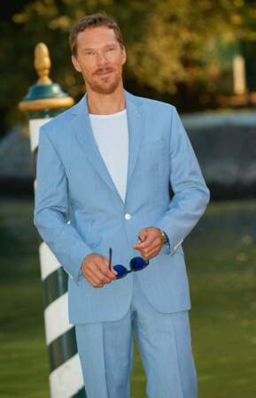 S'il change de couleur de cheveux comme de chemise au gré de ses rôles, Benedict Cumberbatch a choisi de garder sa couleur naturelle à la Mostra de Venise, en 2021.