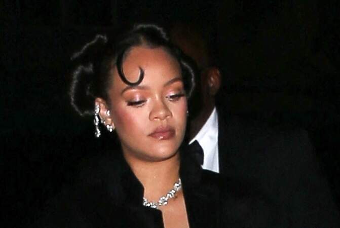 Rihanna fait preuve d'originalité avec une coiffure qui sort de l'ordinaire à la 80ème cérémonie des Golden Globes à Los Angeles,  le 10 janvier 2023